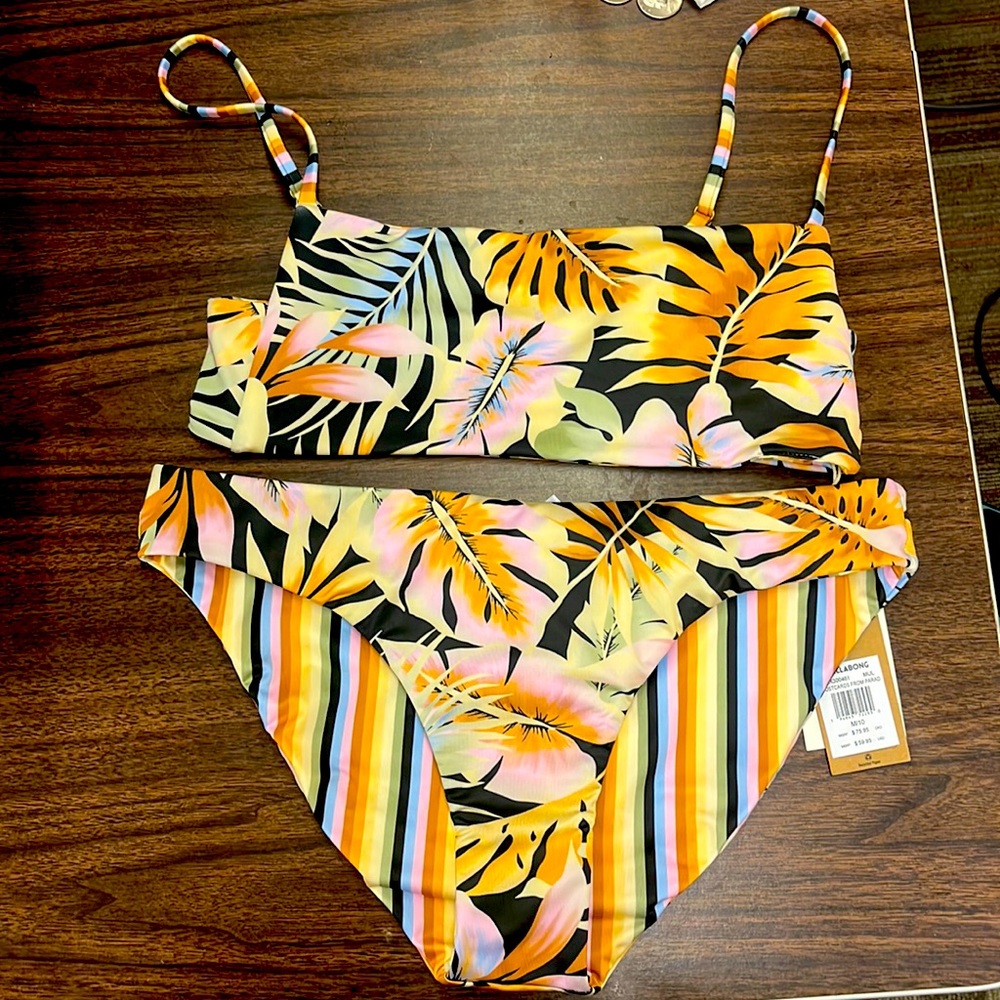 Billabong reversible bikini brand new ! Postcards from paradise size M